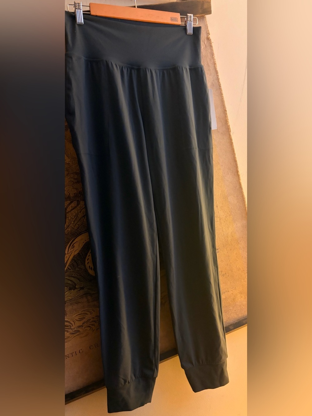 * New Athleta Salutation Jogger in Powervita SZ Medium Tall Gray $89 *